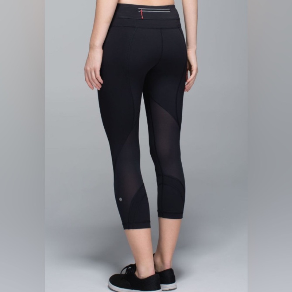 Lululemon Run: Inspire Crop II *Block-It Pocket in Black / Black